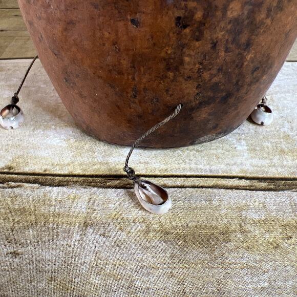 African Gourd Shaker/Rattle – Sea Shell Percussion Instrument – Gepa 3 – Vintage - Picture 4 of 9